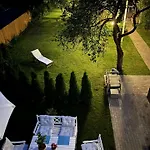 Вилла Leete Residence- 5br Elegant Family With Huge Garden&free Parking *