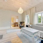 Leete Residence- 5br Elegant Family With Huge Garden&free Parking Вилла Таллин