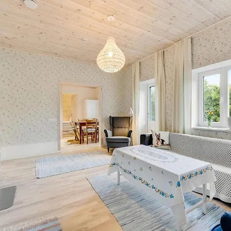 5br Elegant Family With Huge Garden&free Parking Villa Reval